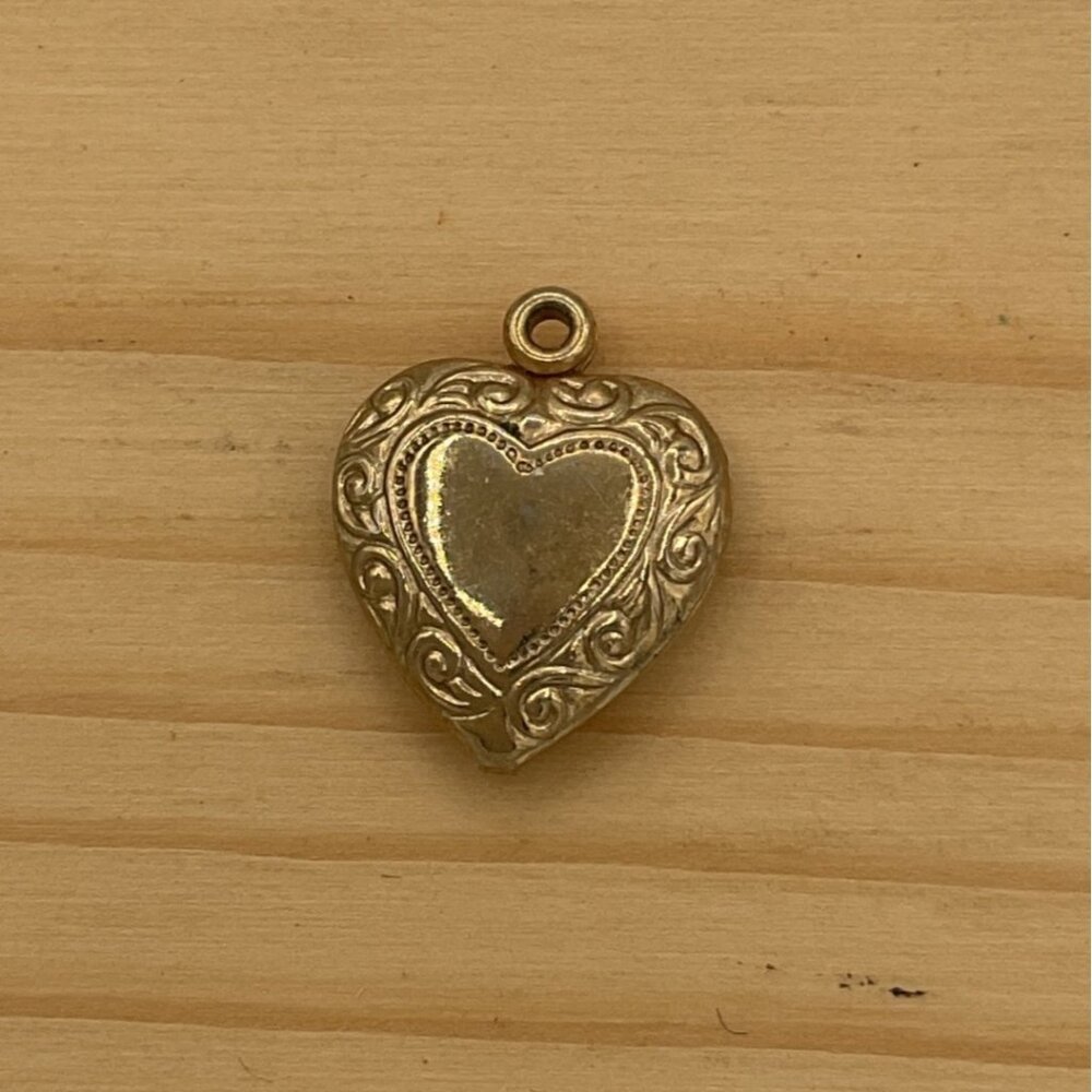 Vintage Gold Heart-Shaped Pendant With Intricate Floral Design